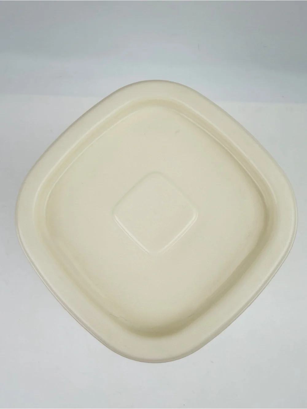 Rubbermaid #8 Servin Saver Canister Almond Lid 1.8 Pint Square Vintage VGC